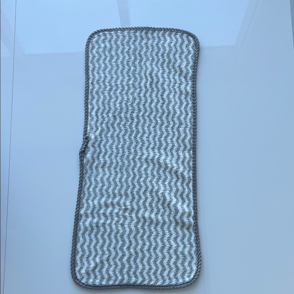 Patpat Gray and White Zigzag soothing towel